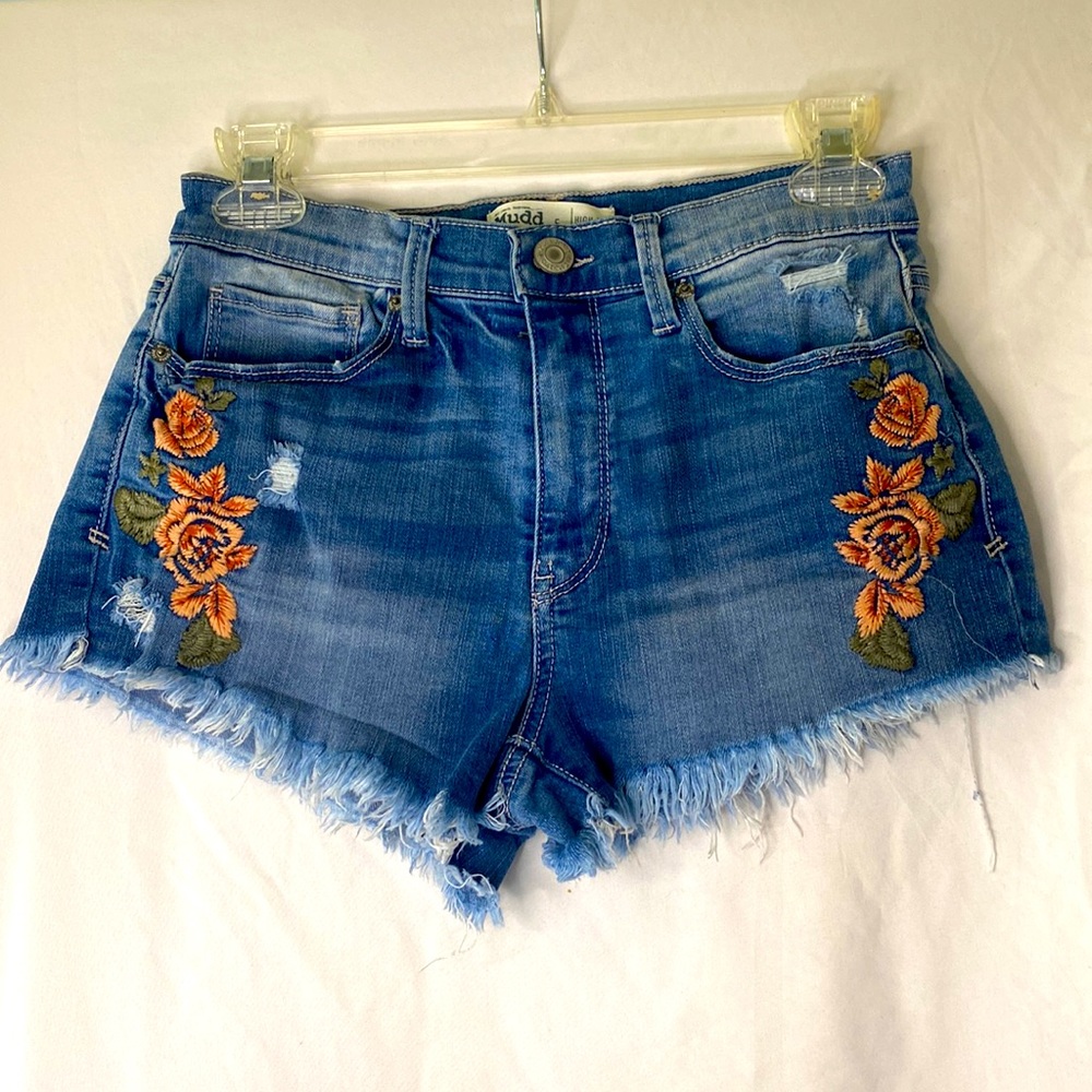 Super cute MUDD FLX Stretch denim jean with embroidery